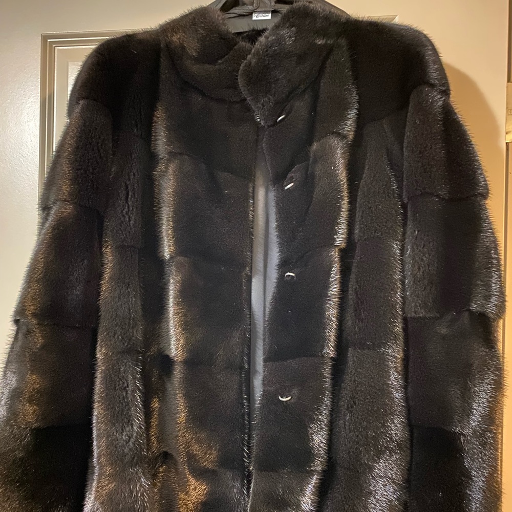 Mink fur coat. Black. Brand new. Never worn. Perfect condition.